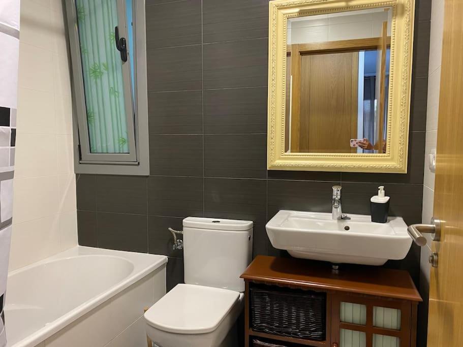 Piso Familiar Amplio Con Acceso Directo A La Playa Apartment Буеу Екстериор снимка